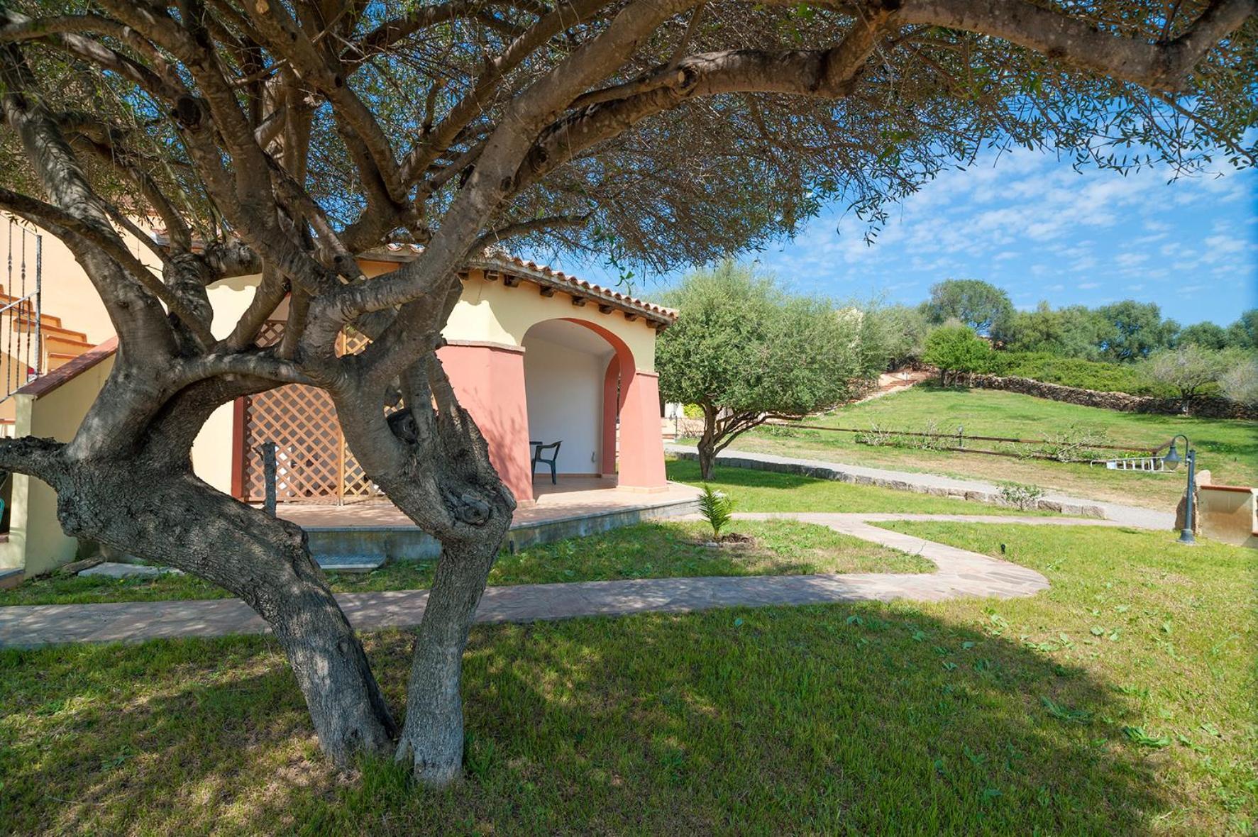 Aparthotel Li Troni à Budoni Extérieur photo