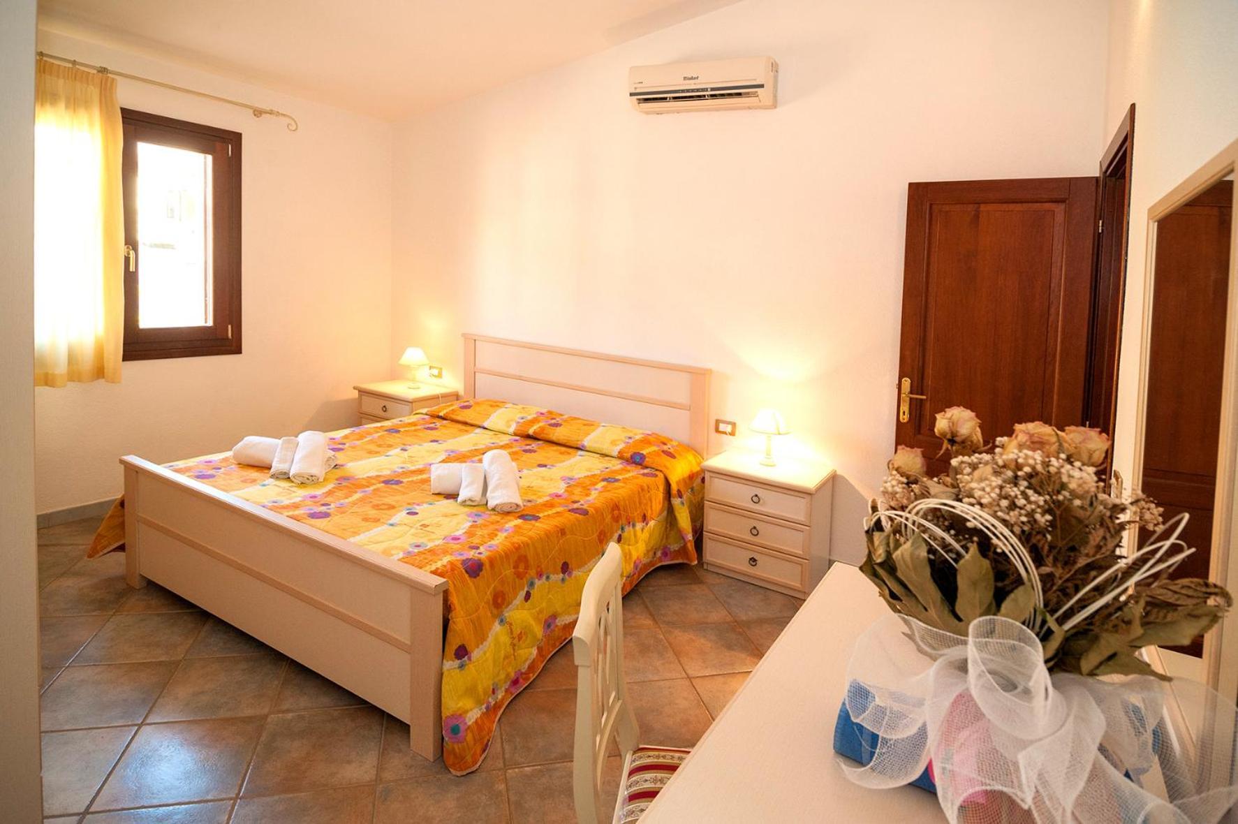 Aparthotel Li Troni à Budoni Extérieur photo
