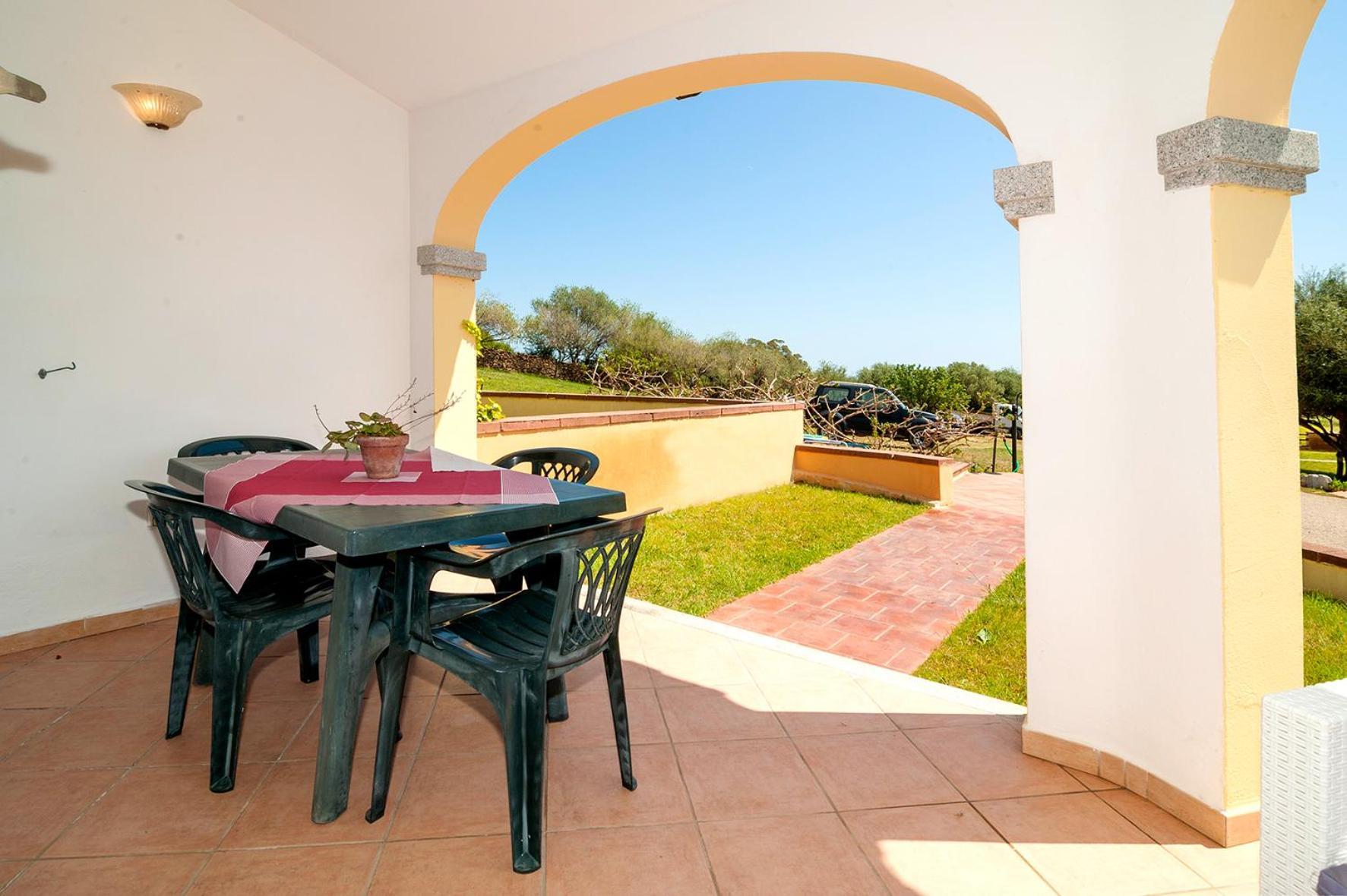 Aparthotel Li Troni à Budoni Extérieur photo