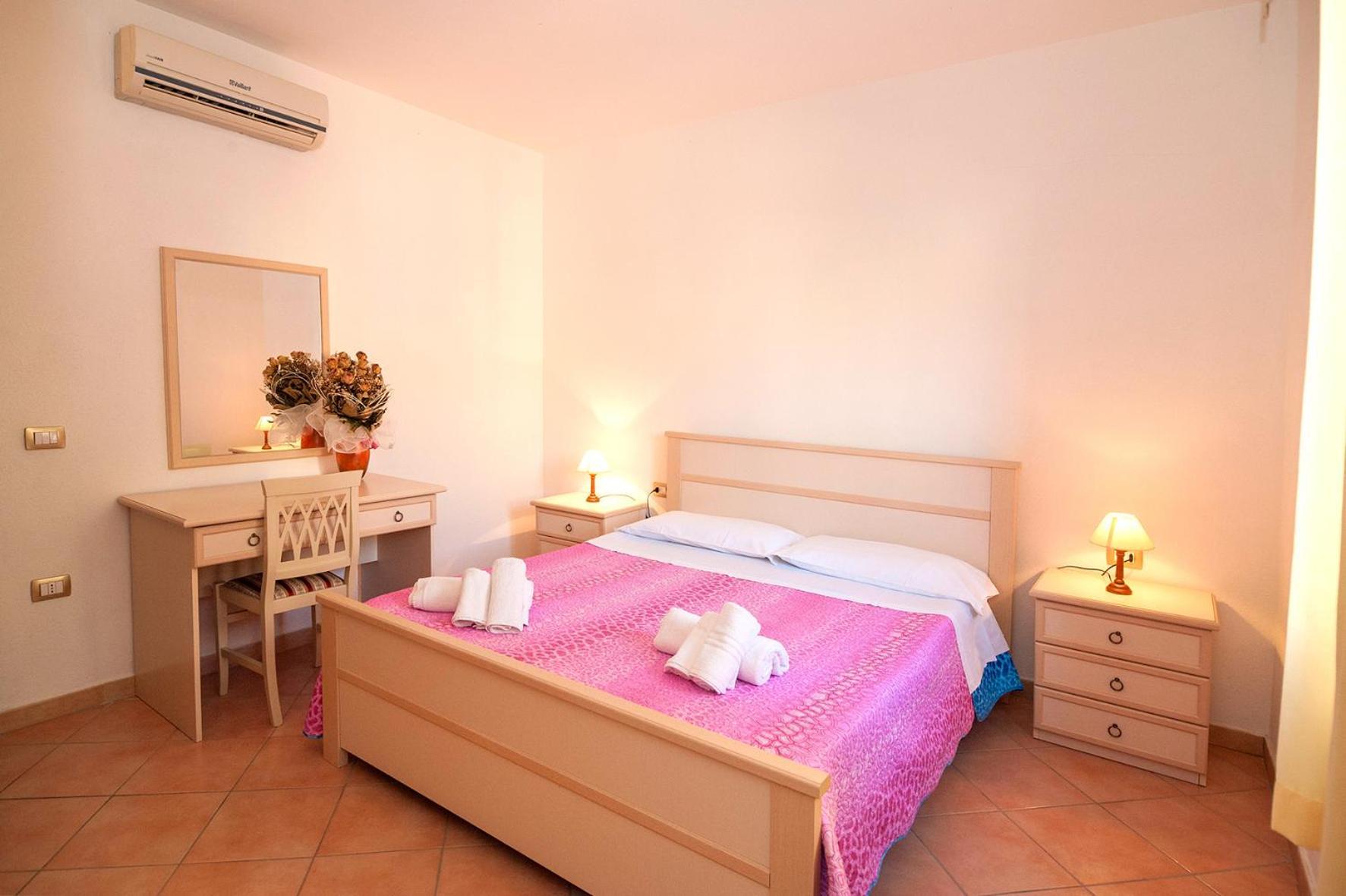 Aparthotel Li Troni à Budoni Extérieur photo