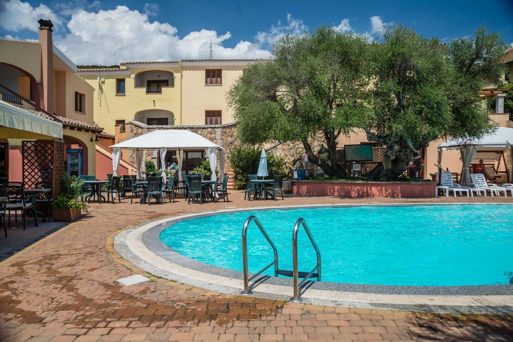 Aparthotel Li Troni à Budoni Extérieur photo