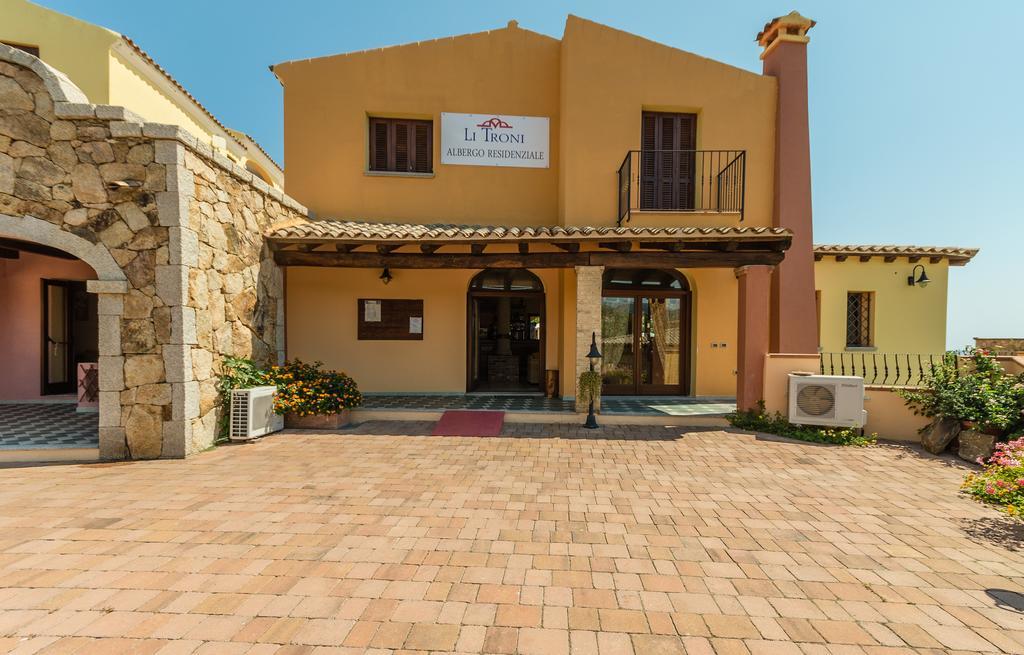 Aparthotel Li Troni à Budoni Extérieur photo