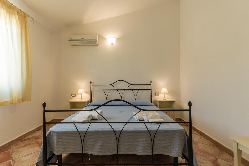 Aparthotel Li Troni à Budoni Extérieur photo