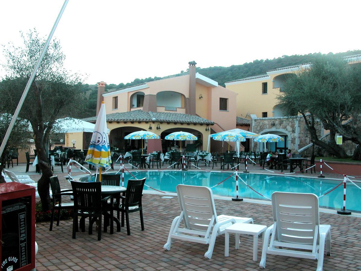Aparthotel Li Troni à Budoni Extérieur photo
